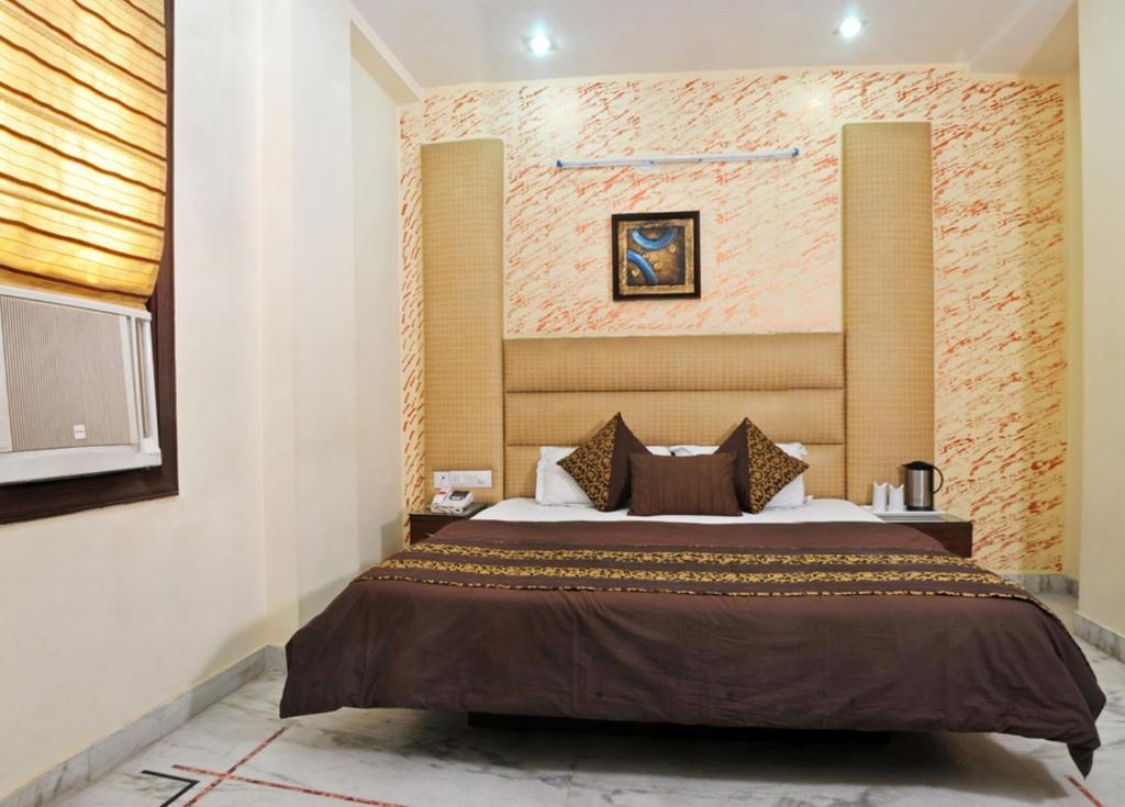 S & B East - Patel Nagar Hotel 3*