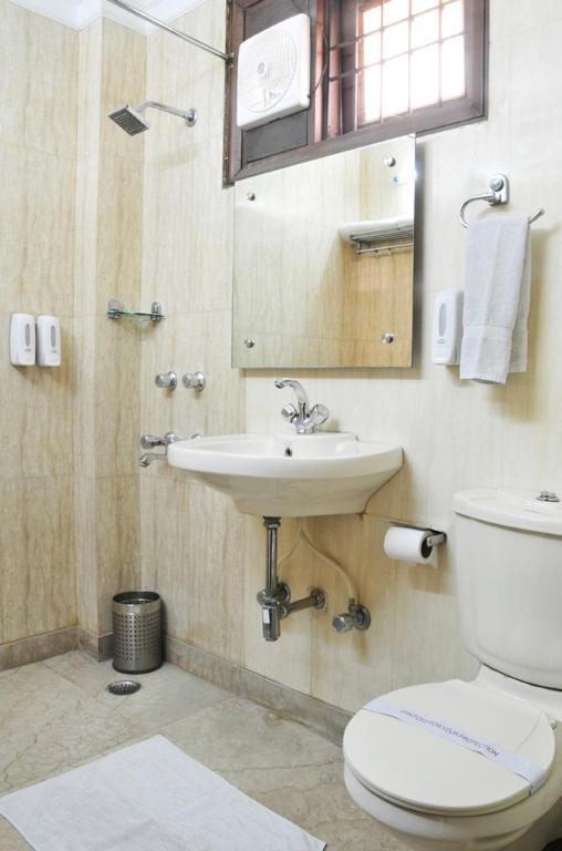 Hotel S & B East - Patel Nagar Nova Deli