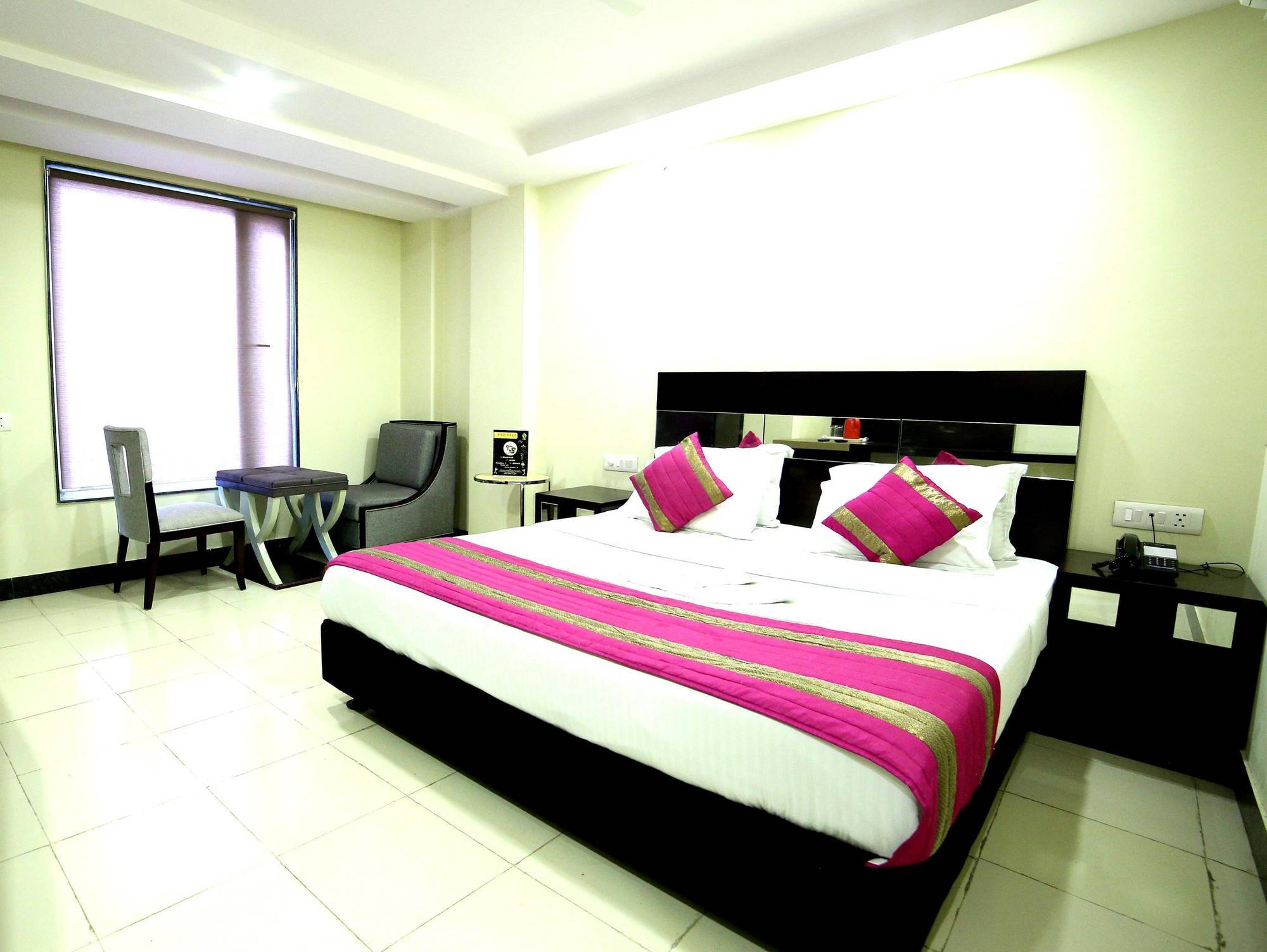 Neu - Near Connaught Place