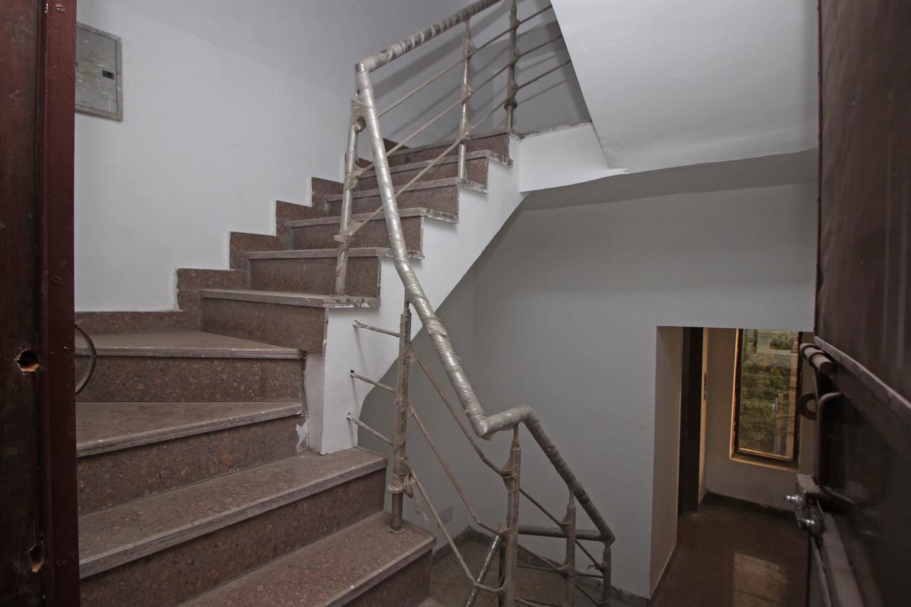Hotel Oyo 9019 Golden Park New Delhi