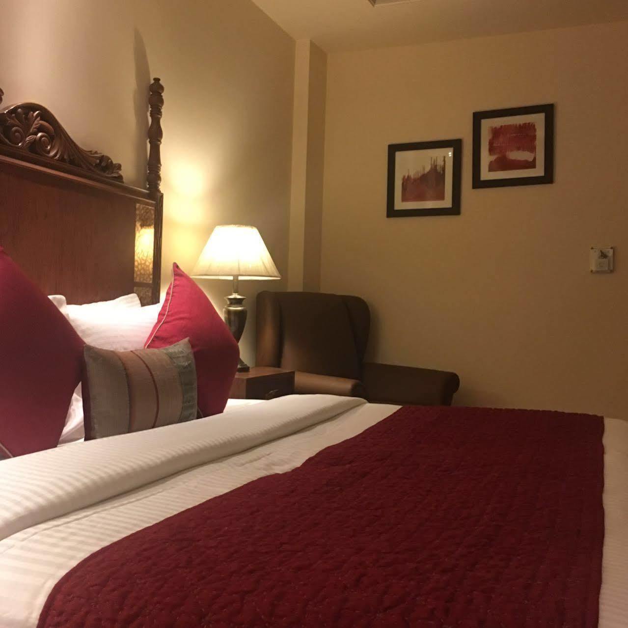 Clark International Hotel 3*