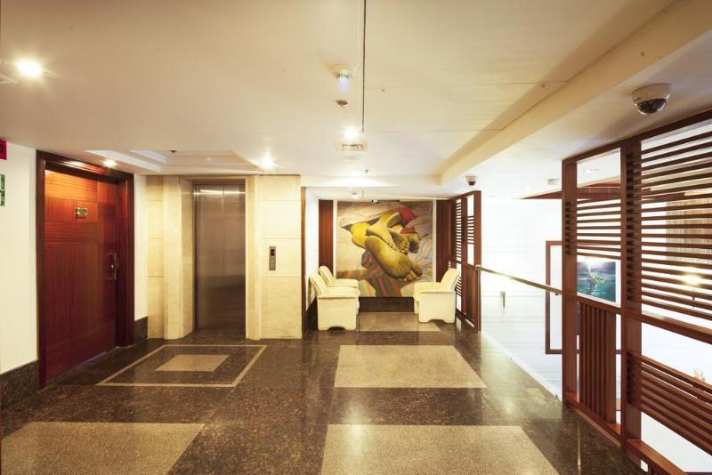 Mint Oodles 2 Mins To Nehru Enclave Metro 3* New Delhi