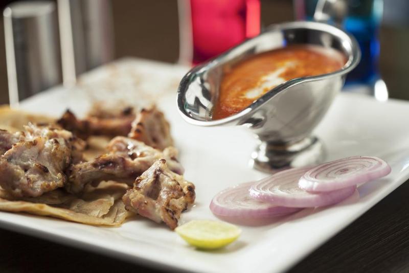 Mint Oodles 2 Mins To Nehru Enclave Metro Hotel