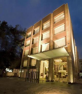 Mint Oodles 2 Mins To Nehru Enclave Metro Hotel