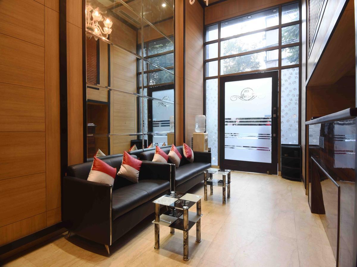 Hotel Royal Grand - Opposite Axis Bank East Patel Nagar 3*