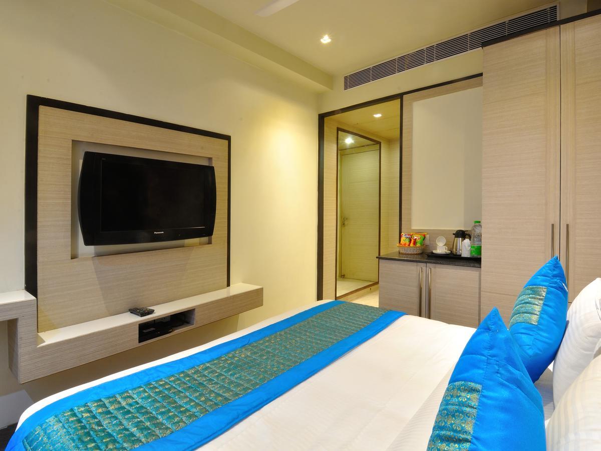 Hotel Royal Grand - Opposite Axis Bank East Patel Nagar 3*