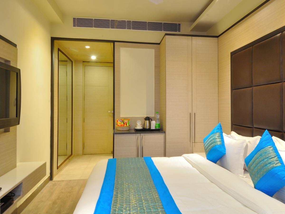Hotel Royal Grand - Opposite Axis Bank East Patel Nagar 3*