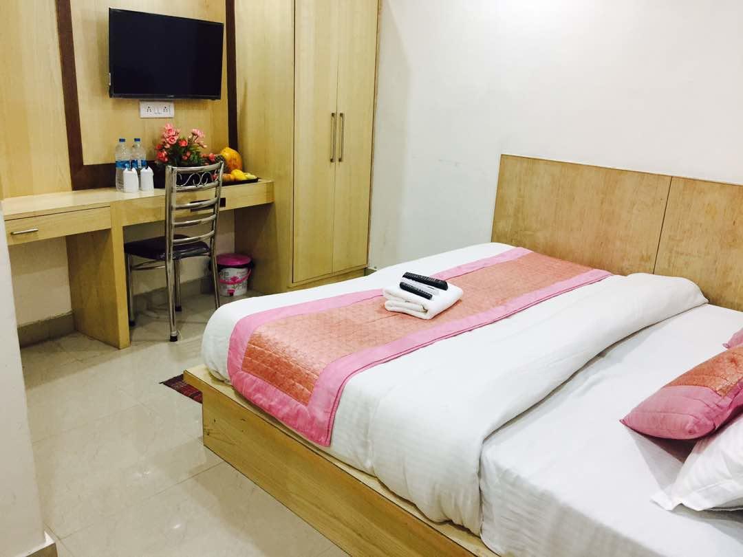 Hotel Lord Krishna Walking Distance From Railway Station 2*