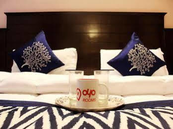 Hotel Oyo Paharganj Near Bikaner Sweets 3*
