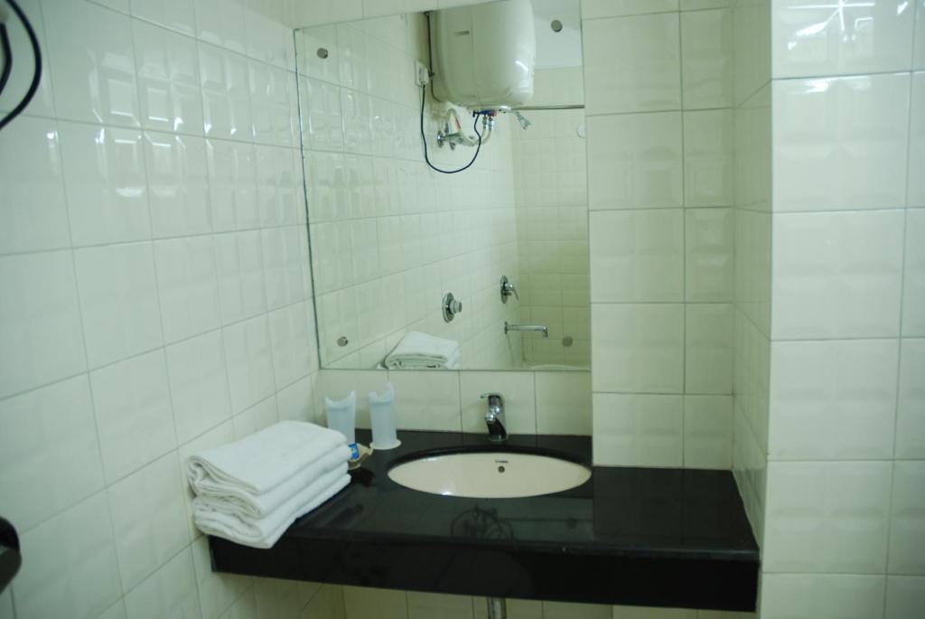 Hotel Capital O 2382 White House Continental Delhi (National Capital Territory of India)