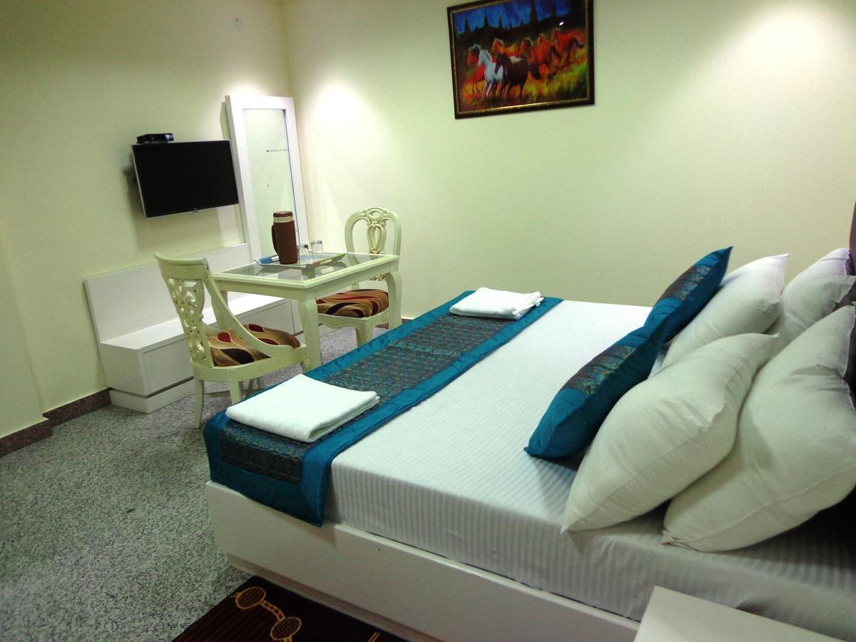 Airport The Paramont Hotel New Delhi