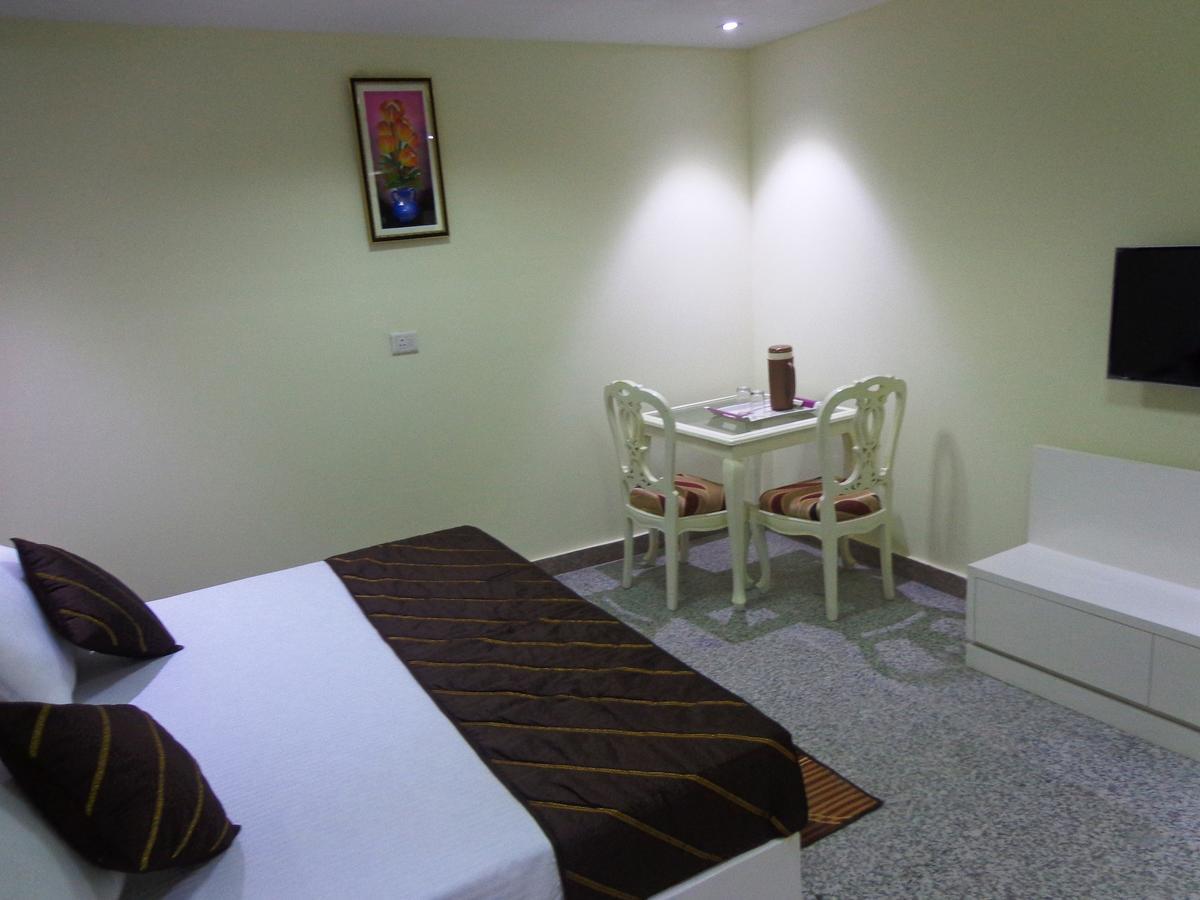 Airport The Paramont Hotel New Delhi