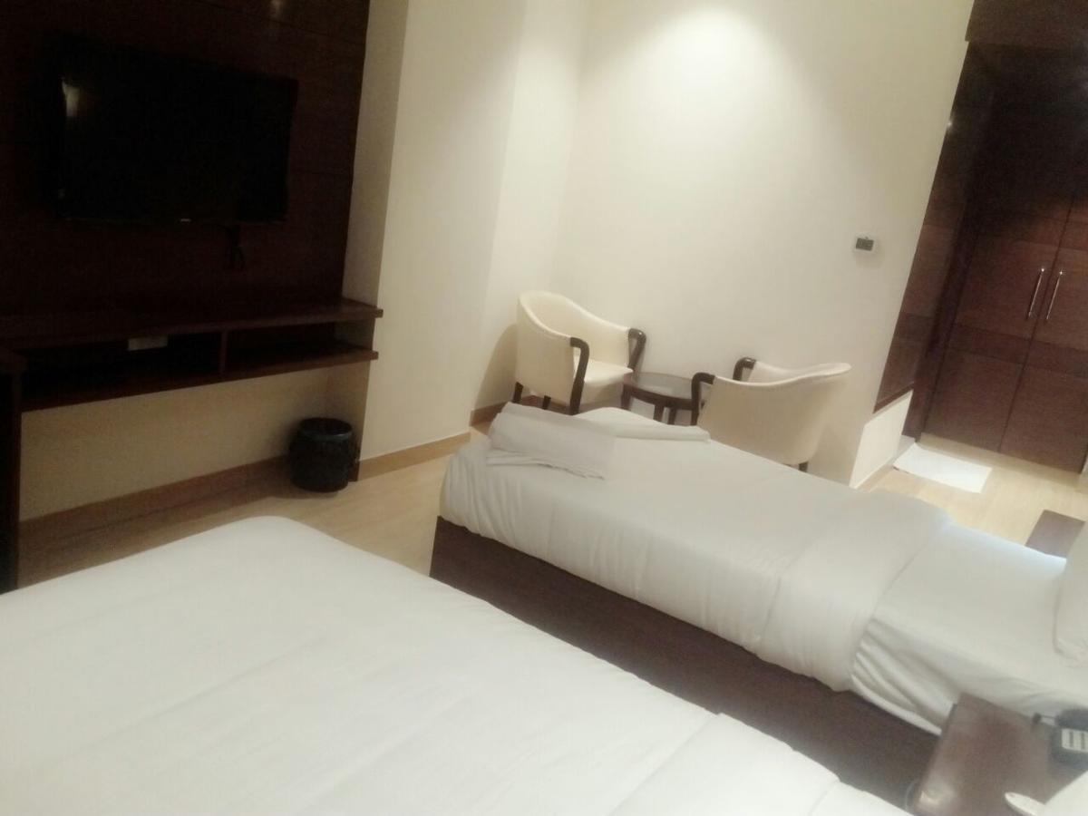 Hotel The Grand Parisian 3*