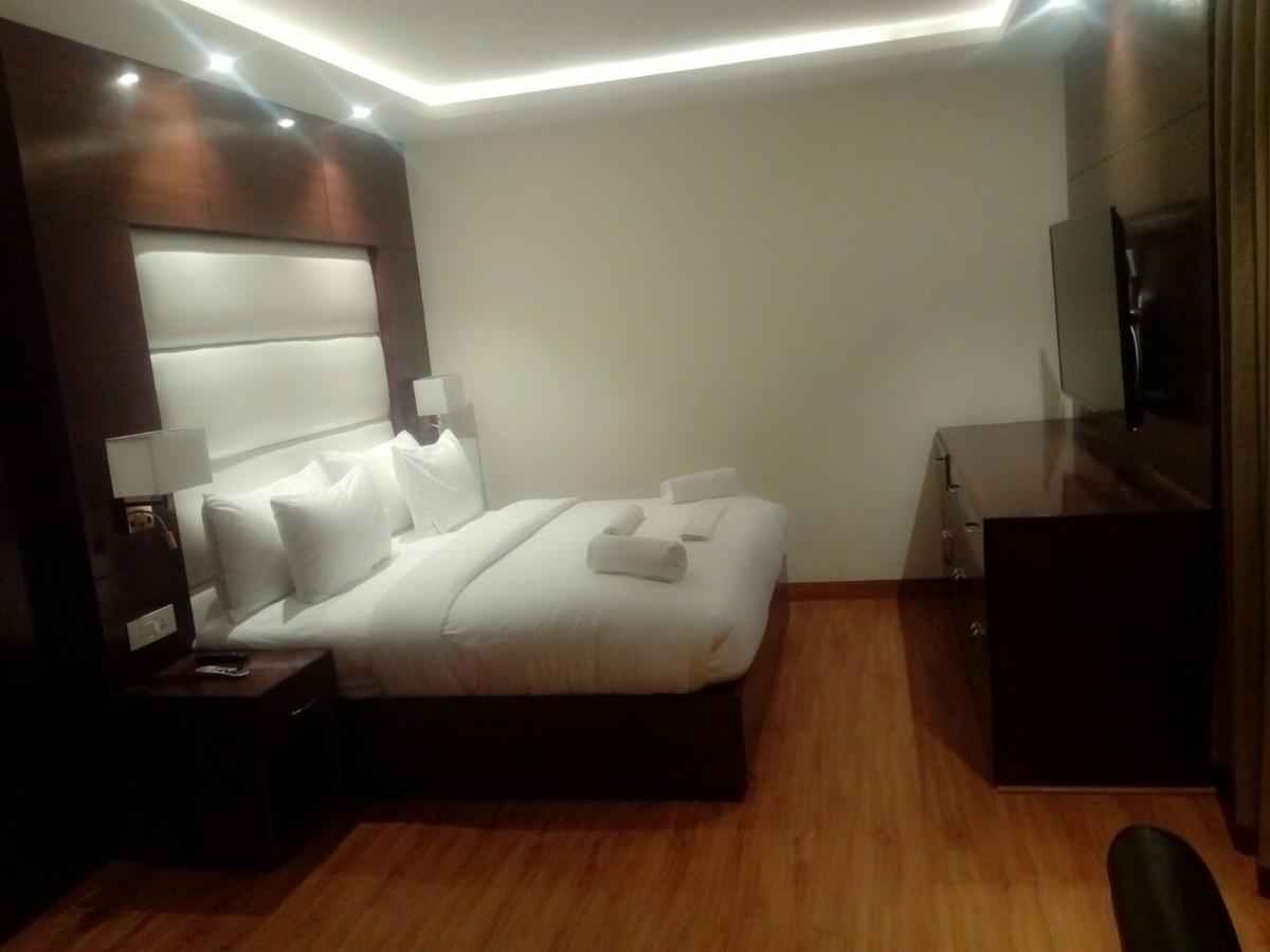 Hotel The Grand Parisian 3*