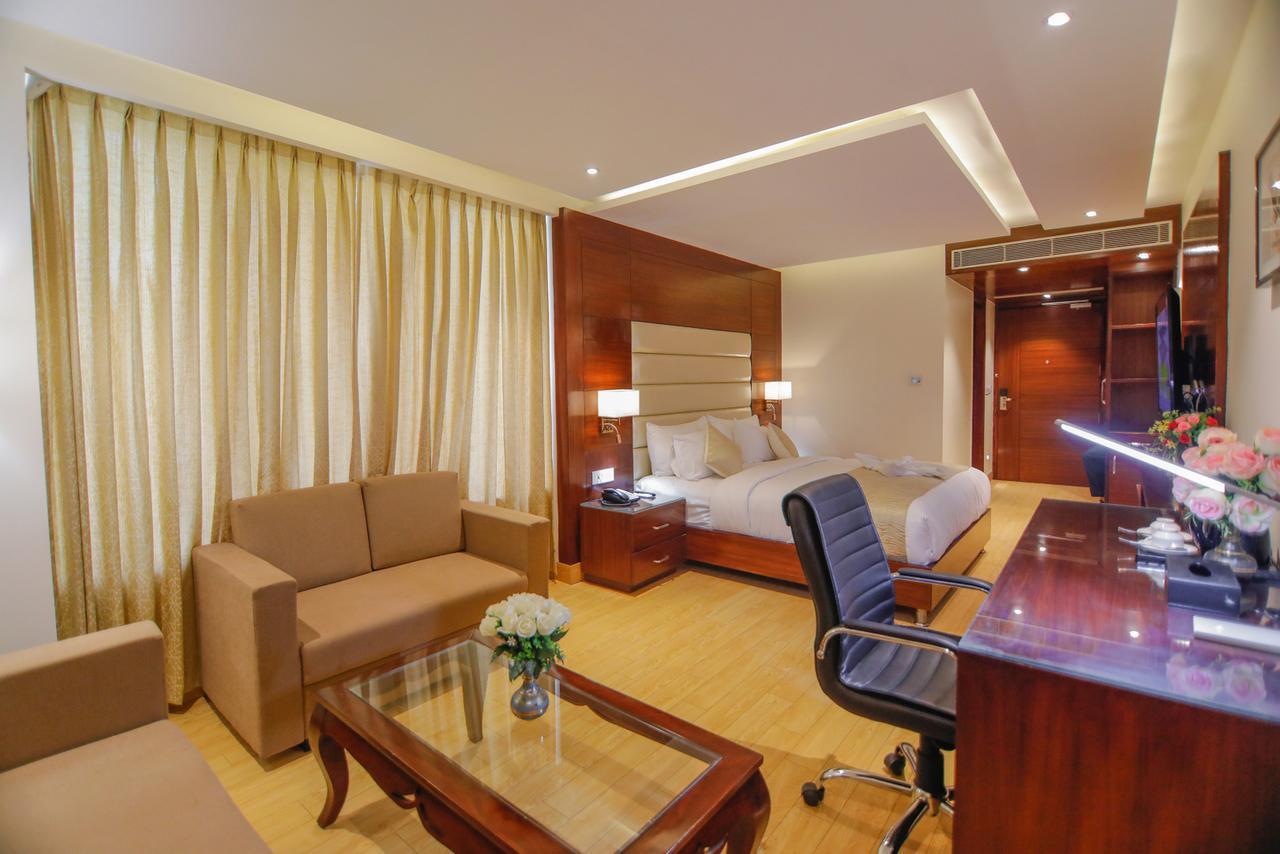 Hotel The Grand Parisian 3*