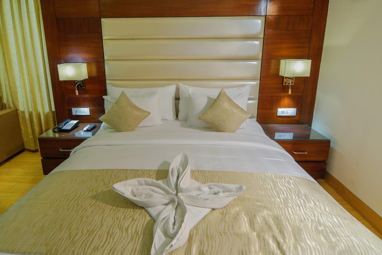 Hotel The Grand Parisian 3*