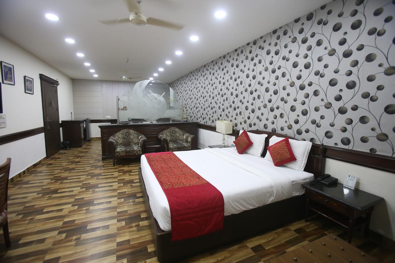 Amar Inn- Lajpat Nagar Market Acomodação com café da manhã 