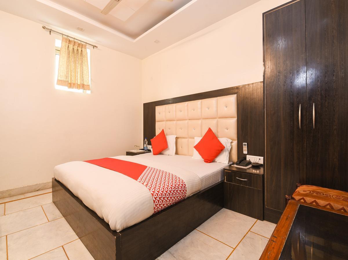 Hotel Oyo 14721 Vishesh Continental