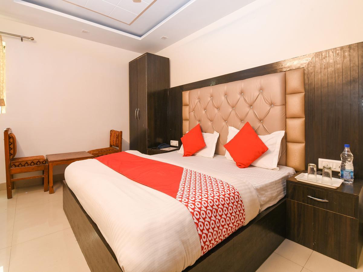 Oyo 14721 Vishesh Continental Delhi (National Capital Territory of India)