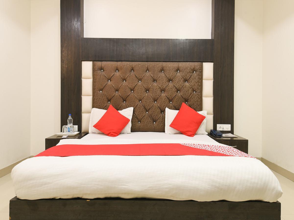 Oyo 14721 Vishesh Continental