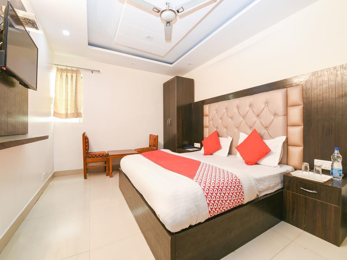 Oyo 14721 Vishesh Continental Hotel Delhi (National Capital Territory of India)