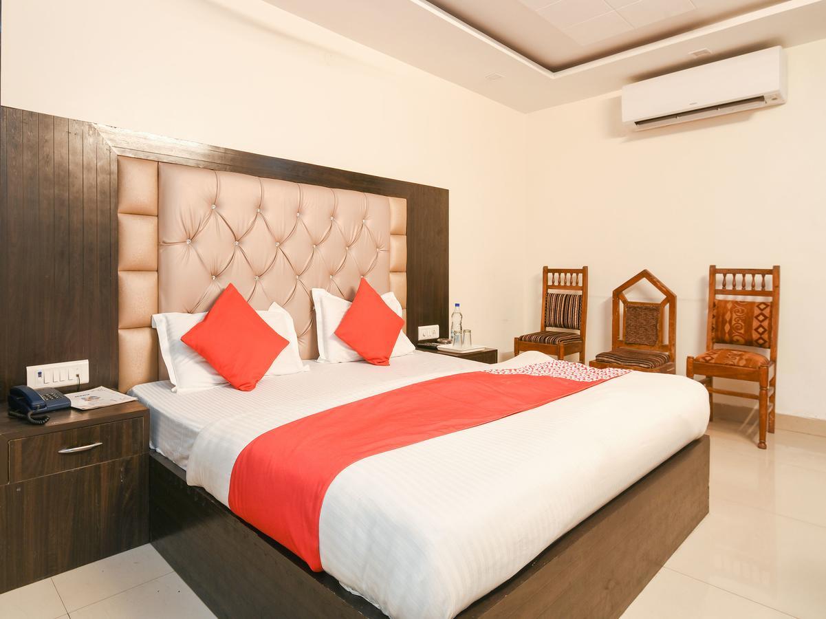 Oyo 14721 Vishesh Continental 2*