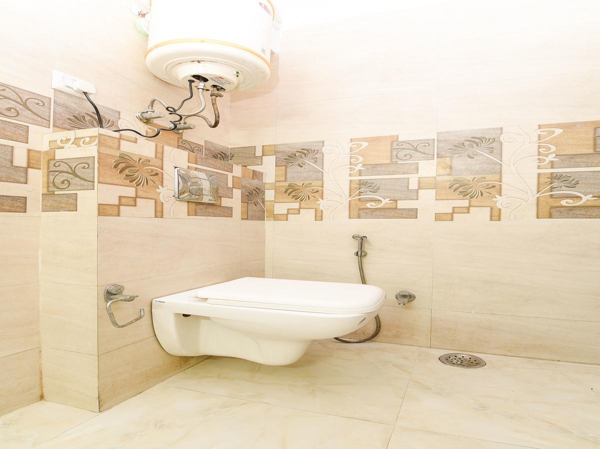 Oyo 14721 Vishesh Continental Hotel 2*