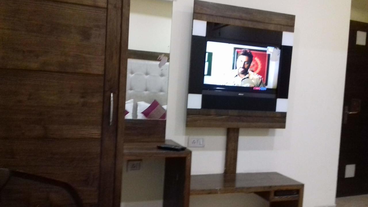 Saffron Hotel New Delhi
