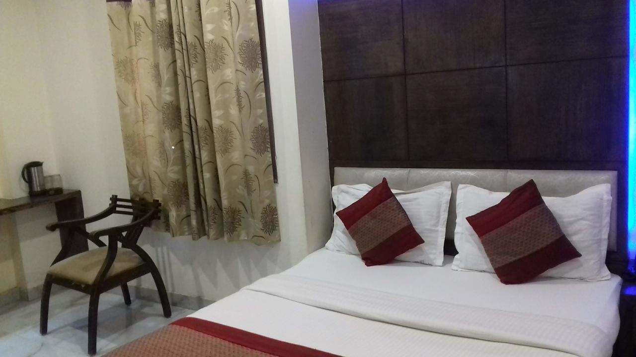 Saffron Hotel 3*