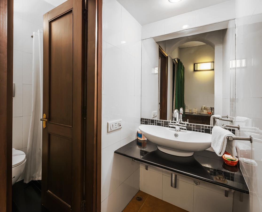Hotel Home@f37 Kailash Colony Metro New Delhi