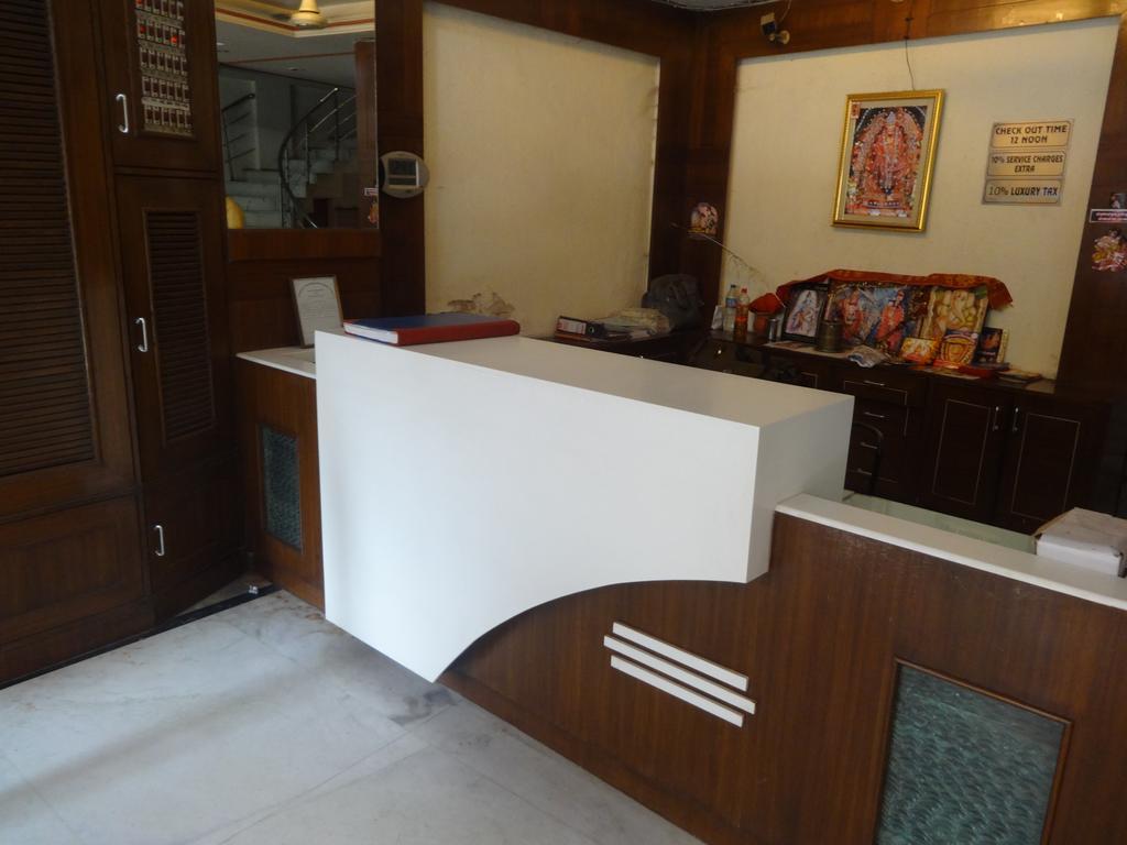 Adb Crystal Deluxe Hotel