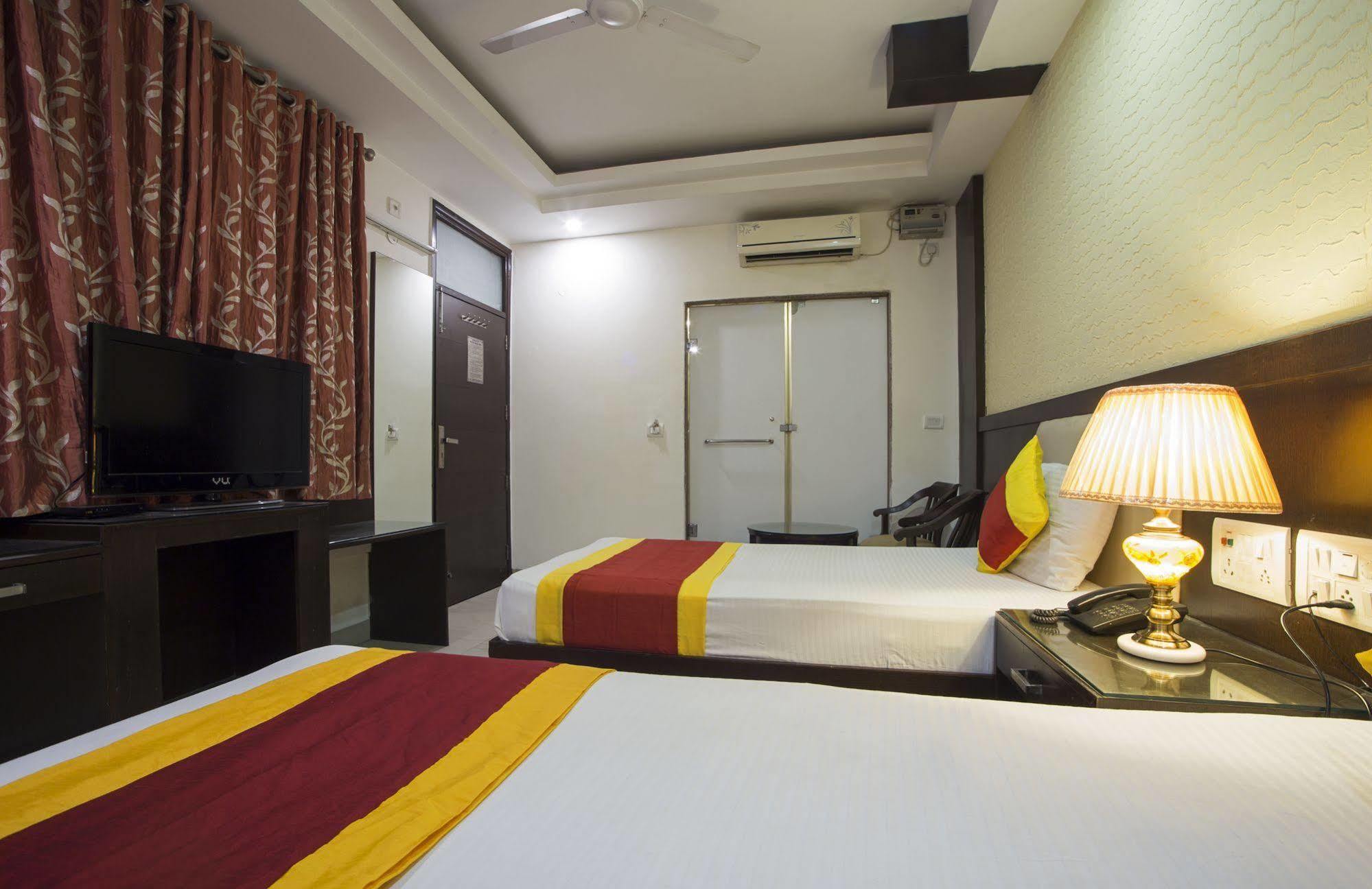 Baba Inn-by Rcg Hotel