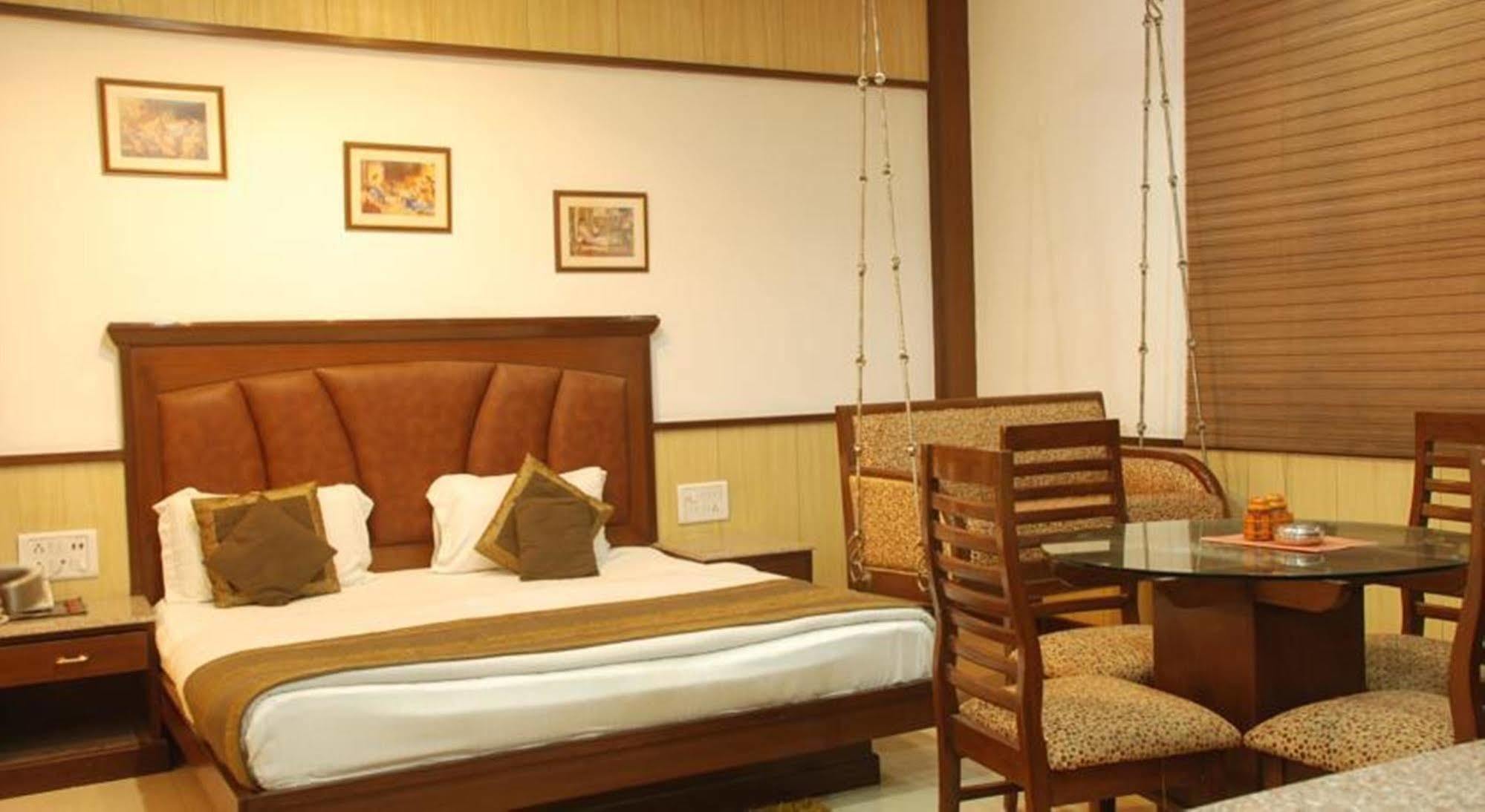 Baba Inn-by Rcg Hotel