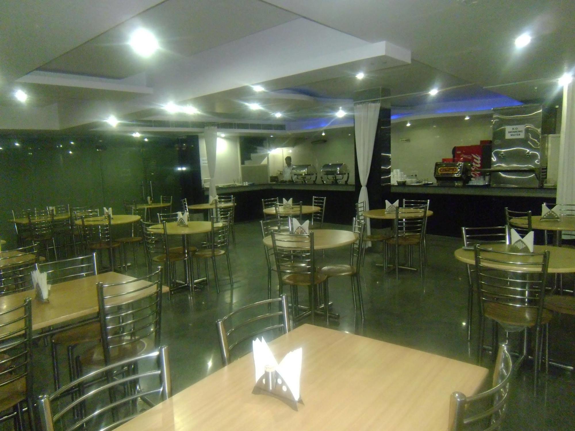 Hotel Airport Vishal Residency