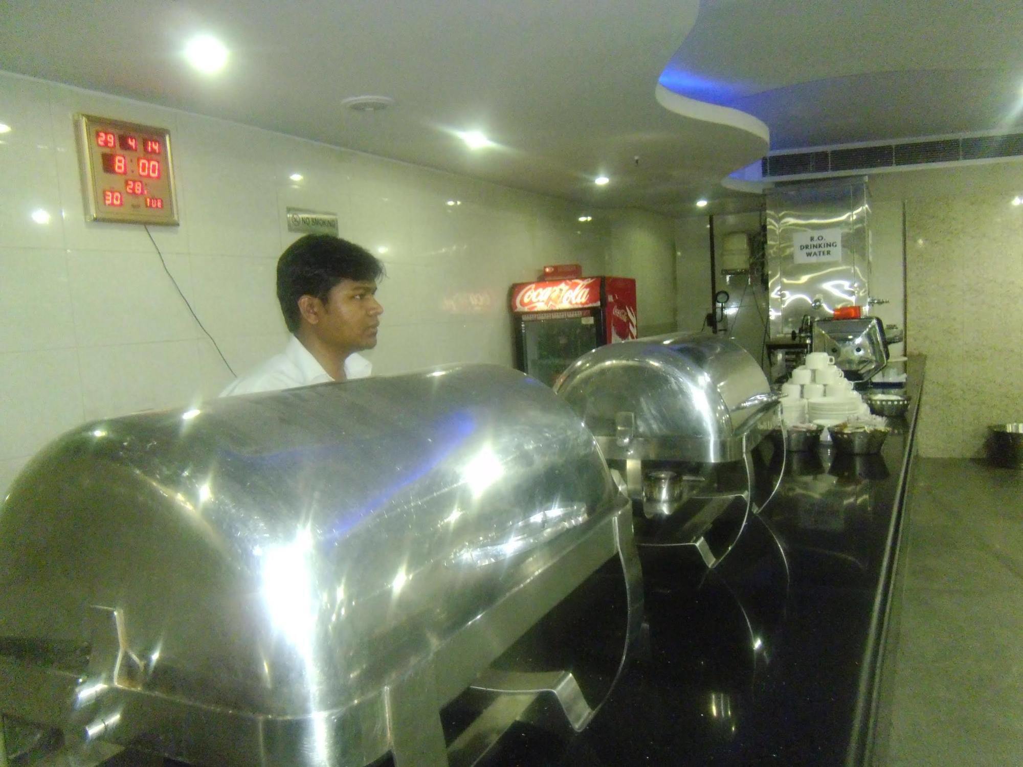 Airport Vishal Residency 3*
