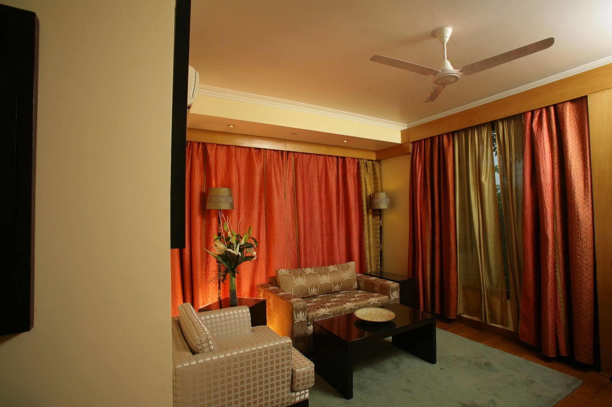 Hotel ​justa Panchsheel Park