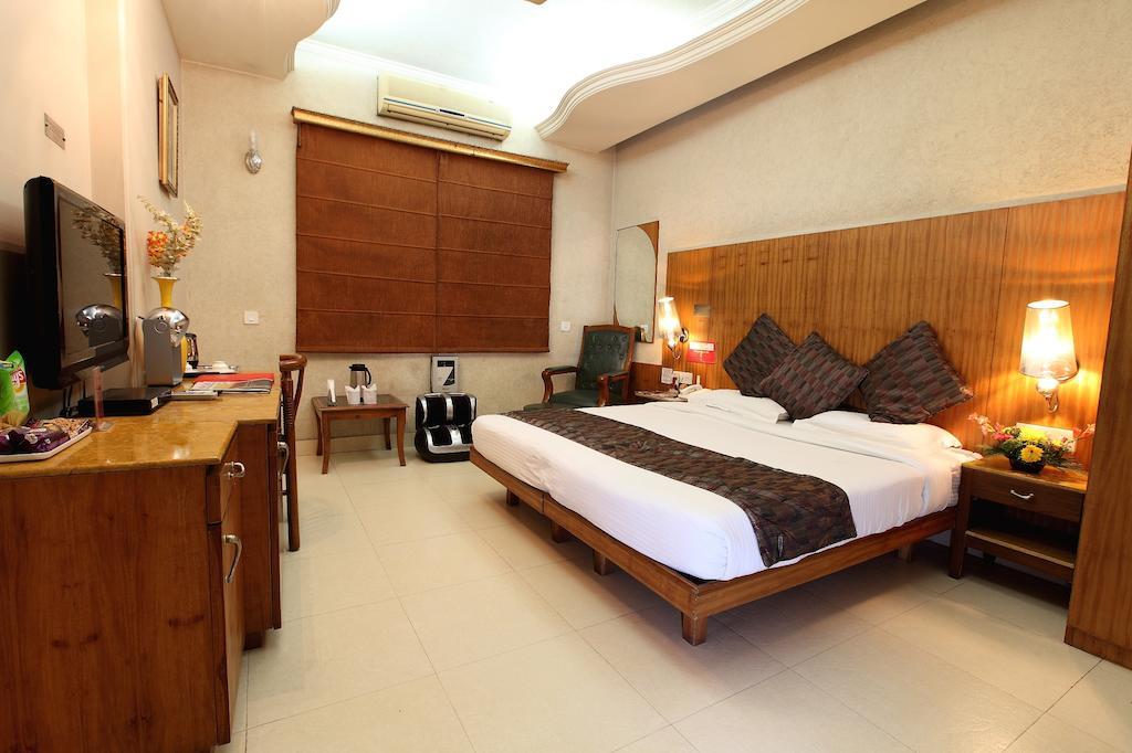 Royal Castle Grand Hotel New Delhi