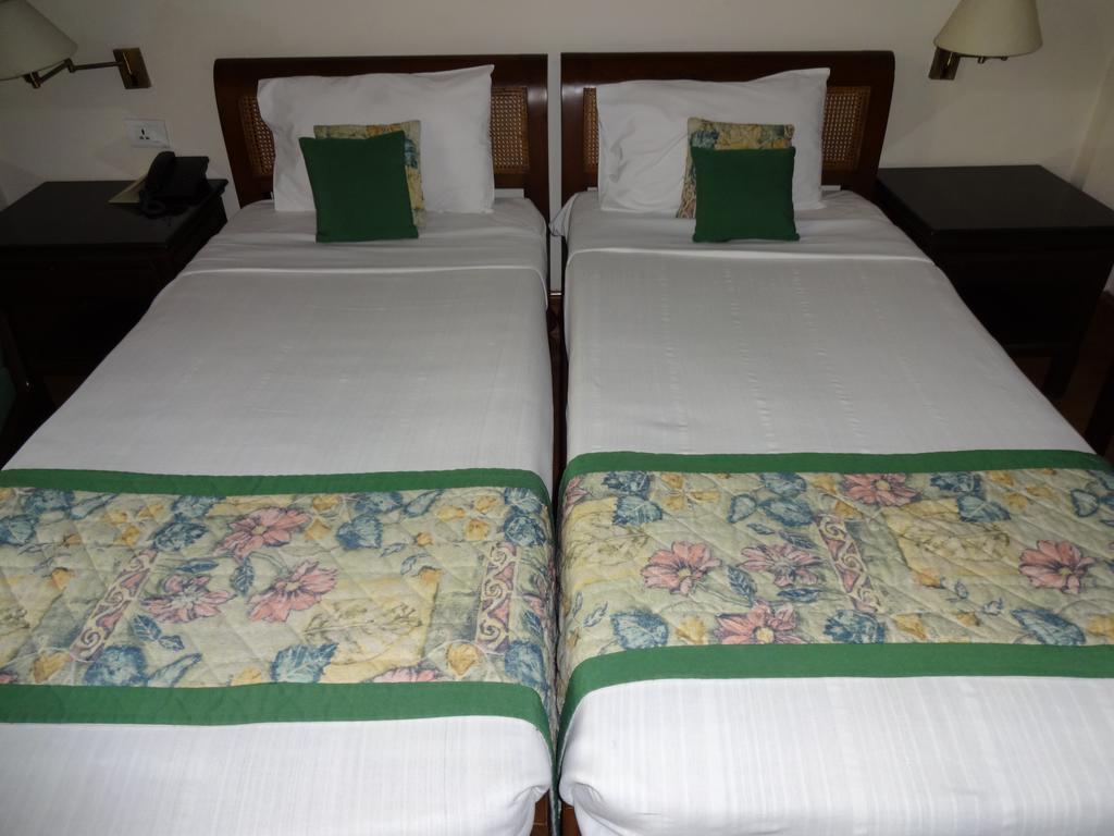 Broadway Hotel