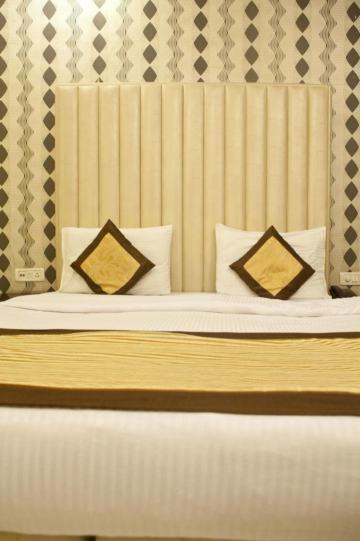 China Town Hotel 3*