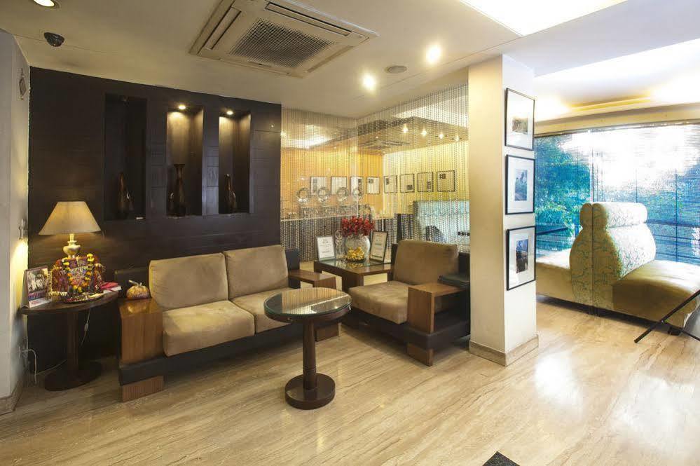 Hotel Oyo Premium New Friends Colony 3*
