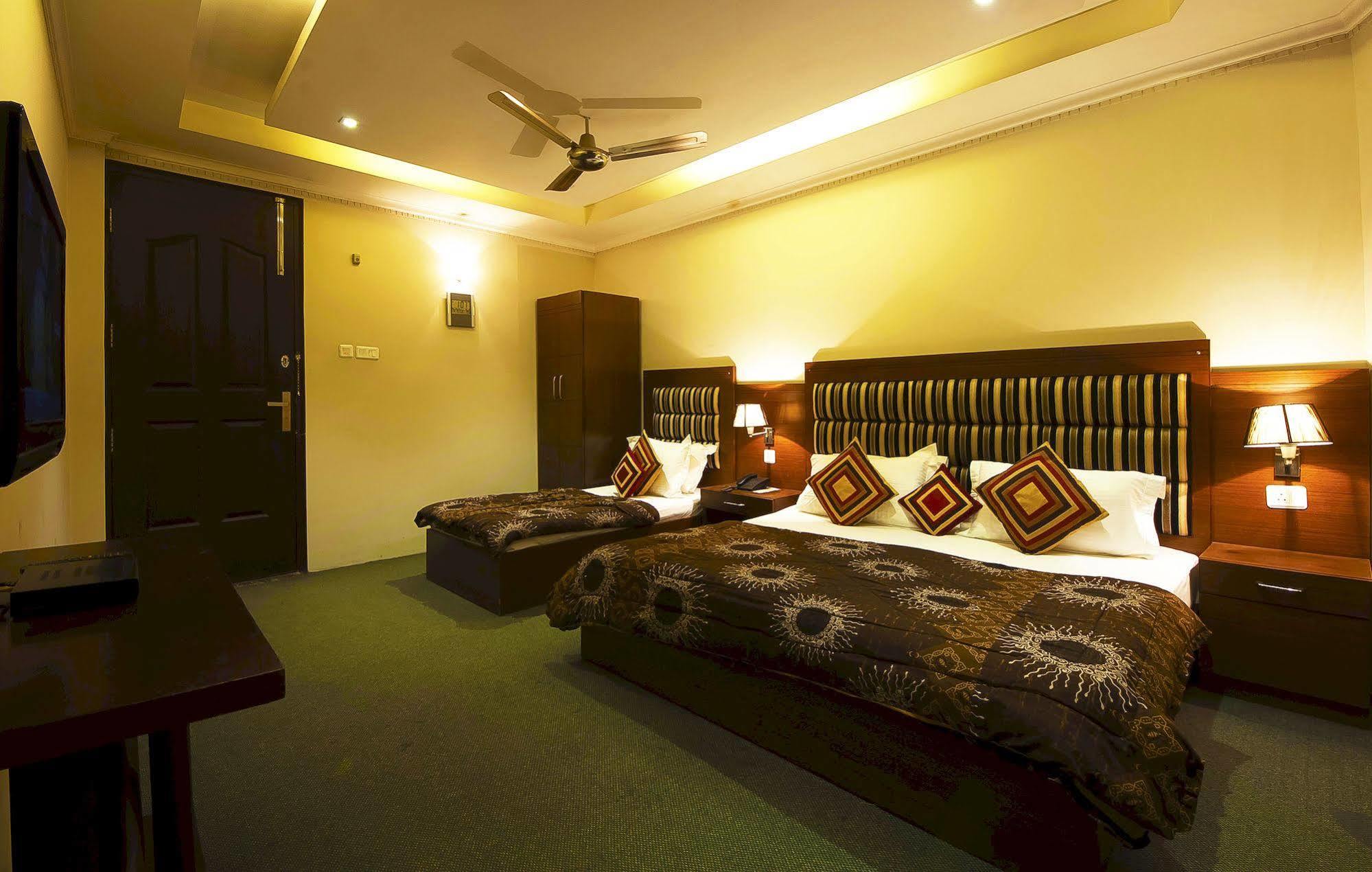 Centre Hotel 3*