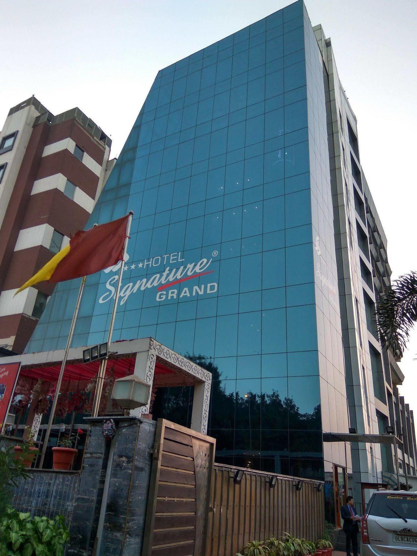 Hotel Signature Grand 3*