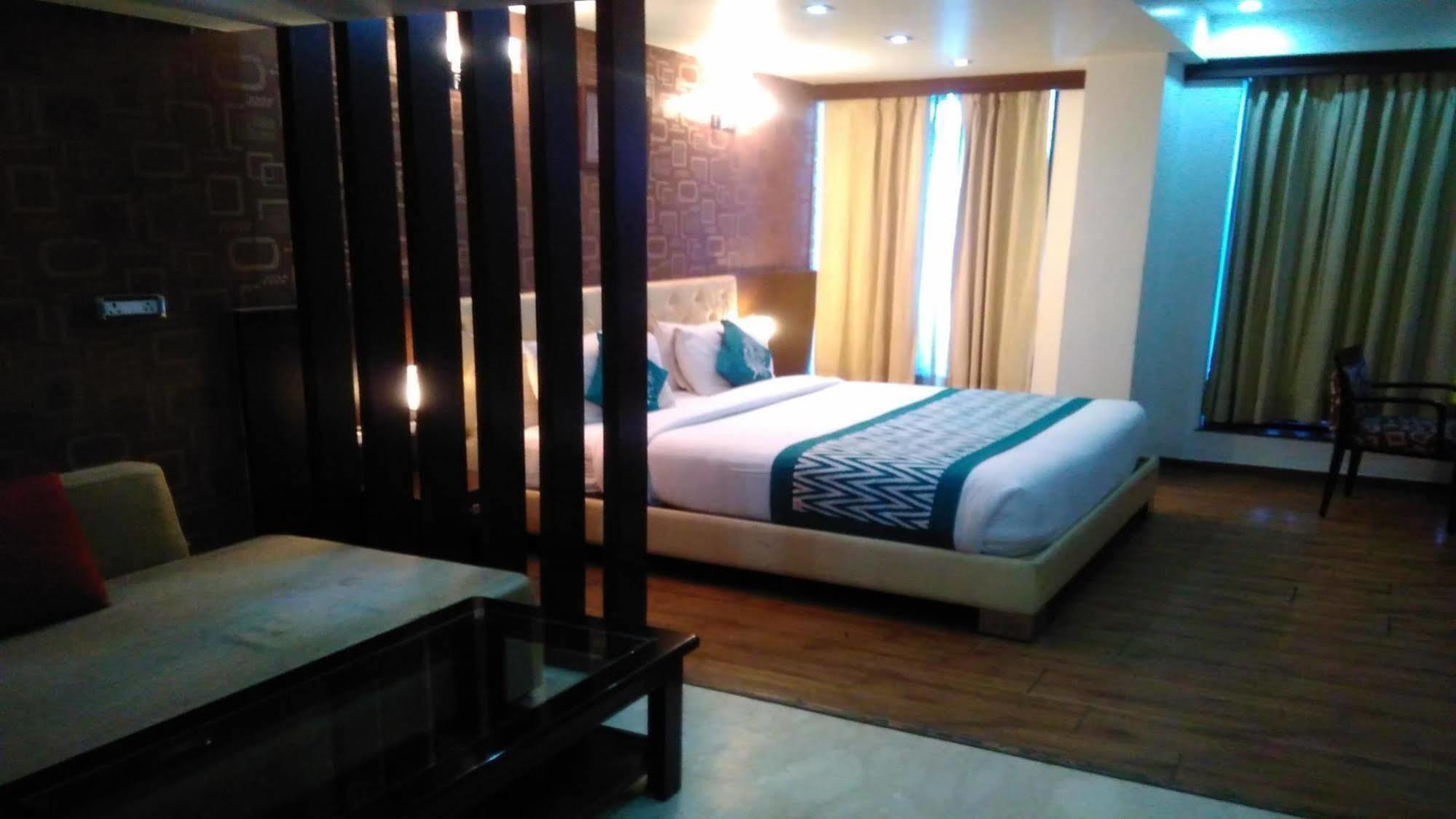 Hotel Signature Grand 3*