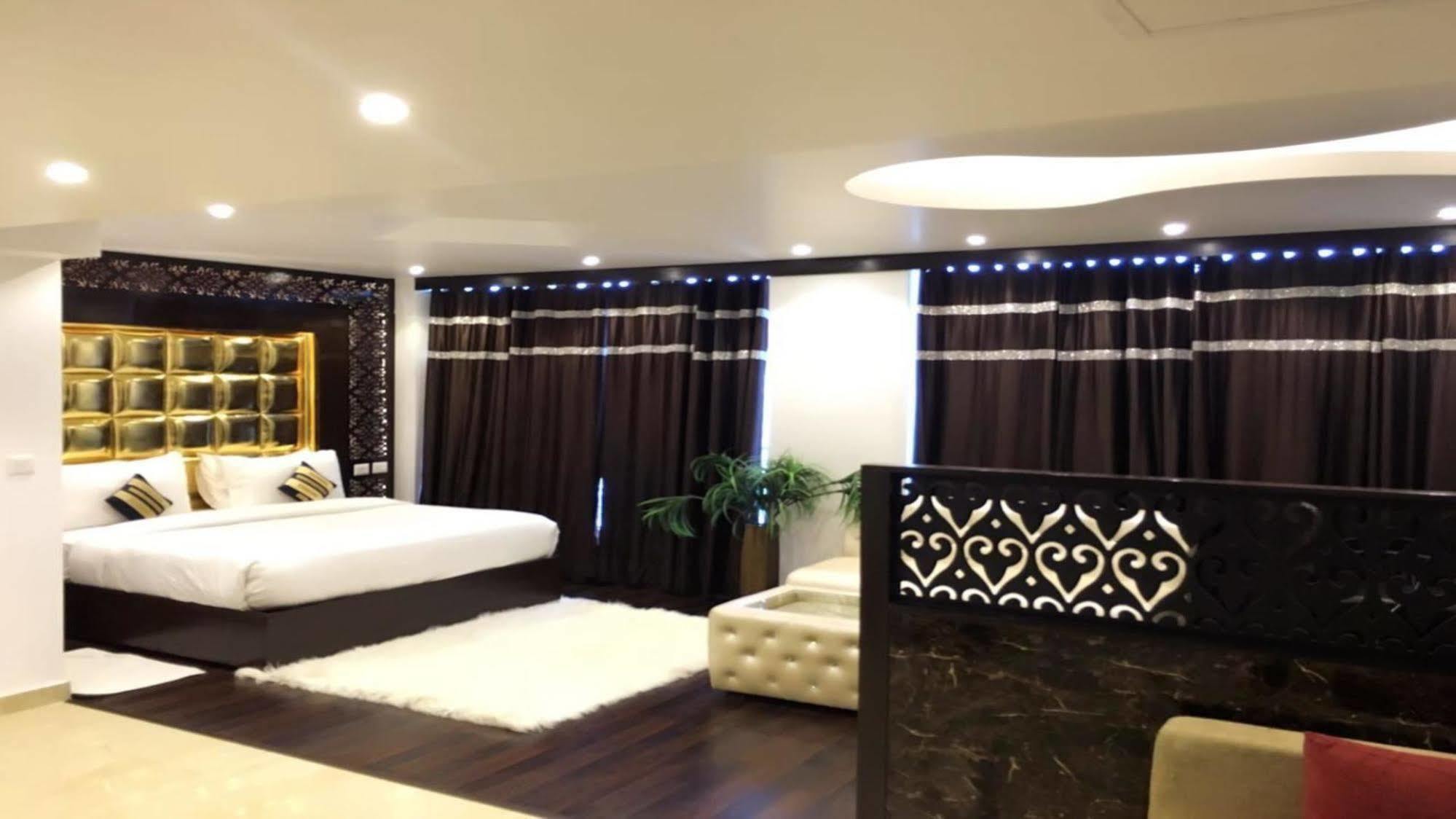 Signature Grand Hotel