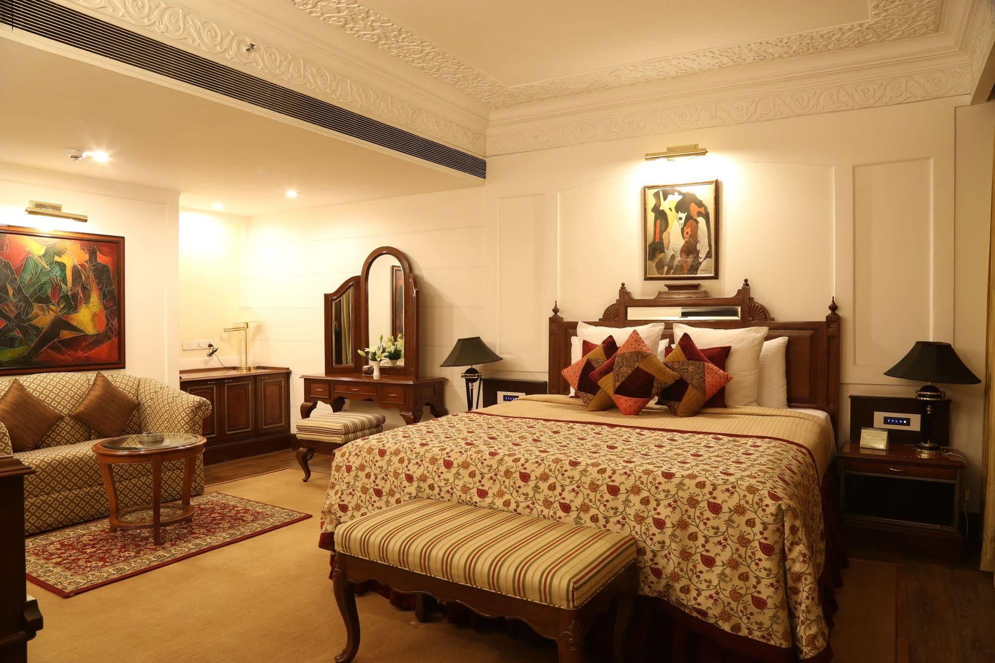 The Ashok, 5*