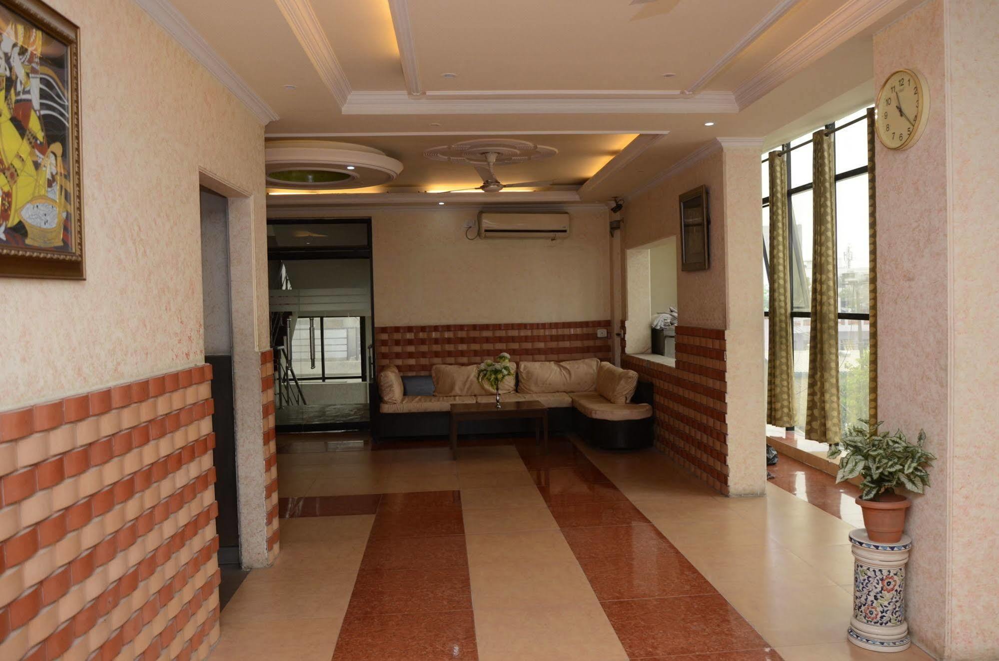 Fabexpress Grand Shoba Hotel Nova Deli
