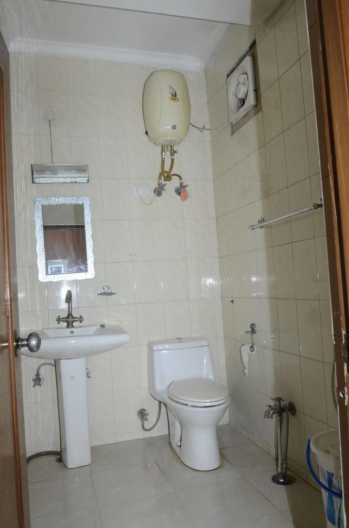 Fabexpress Grand Shoba Hotel