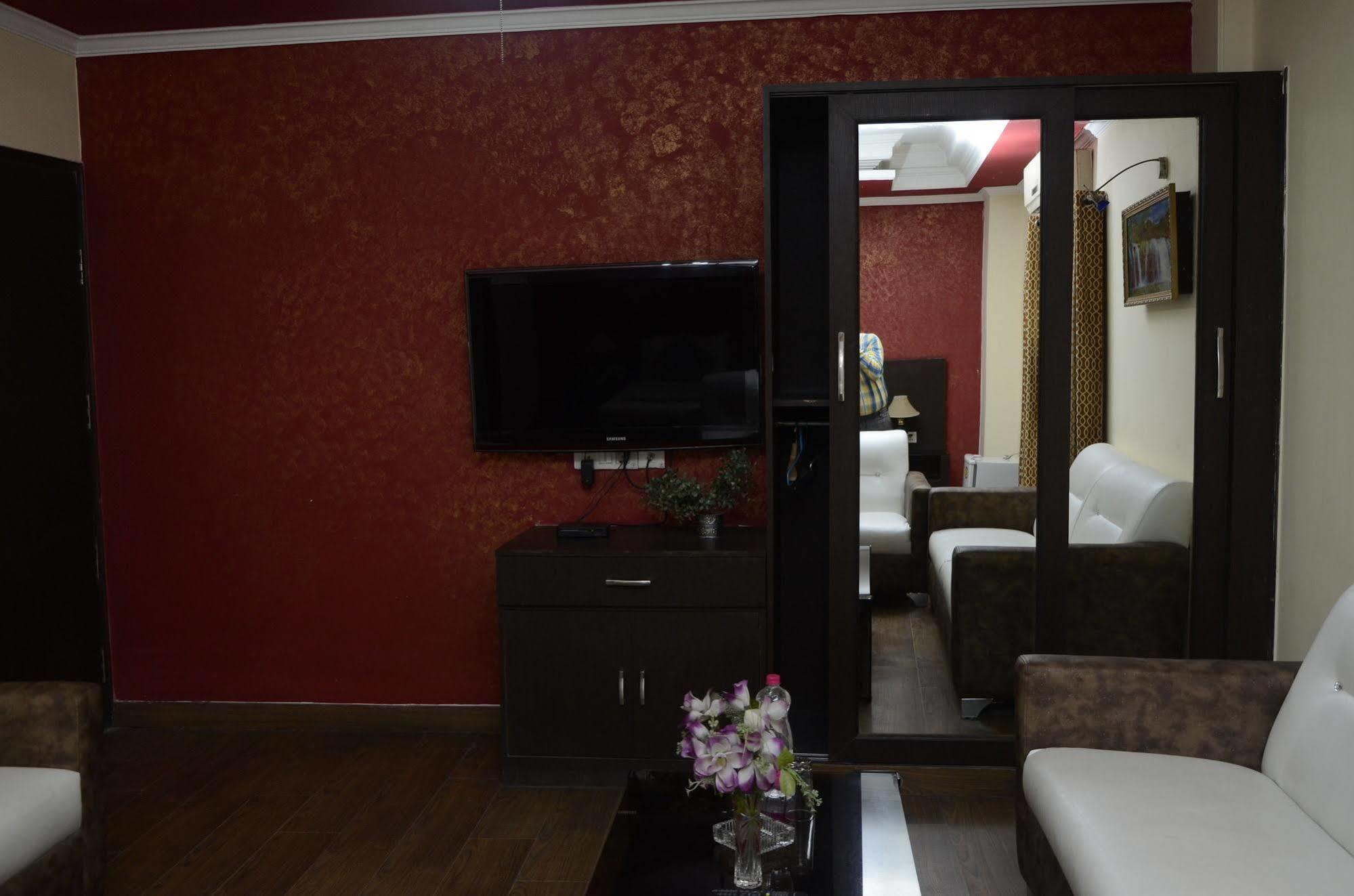 Hotel Fabexpress Grand Shoba 3*