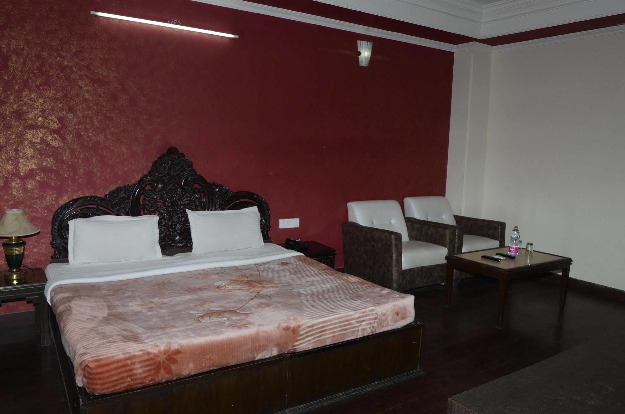 Hotel Fabexpress Grand Shoba