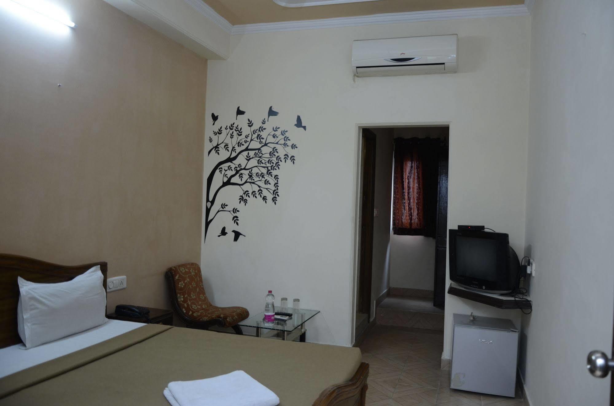 Fabexpress Grand Shoba Hotel 3*